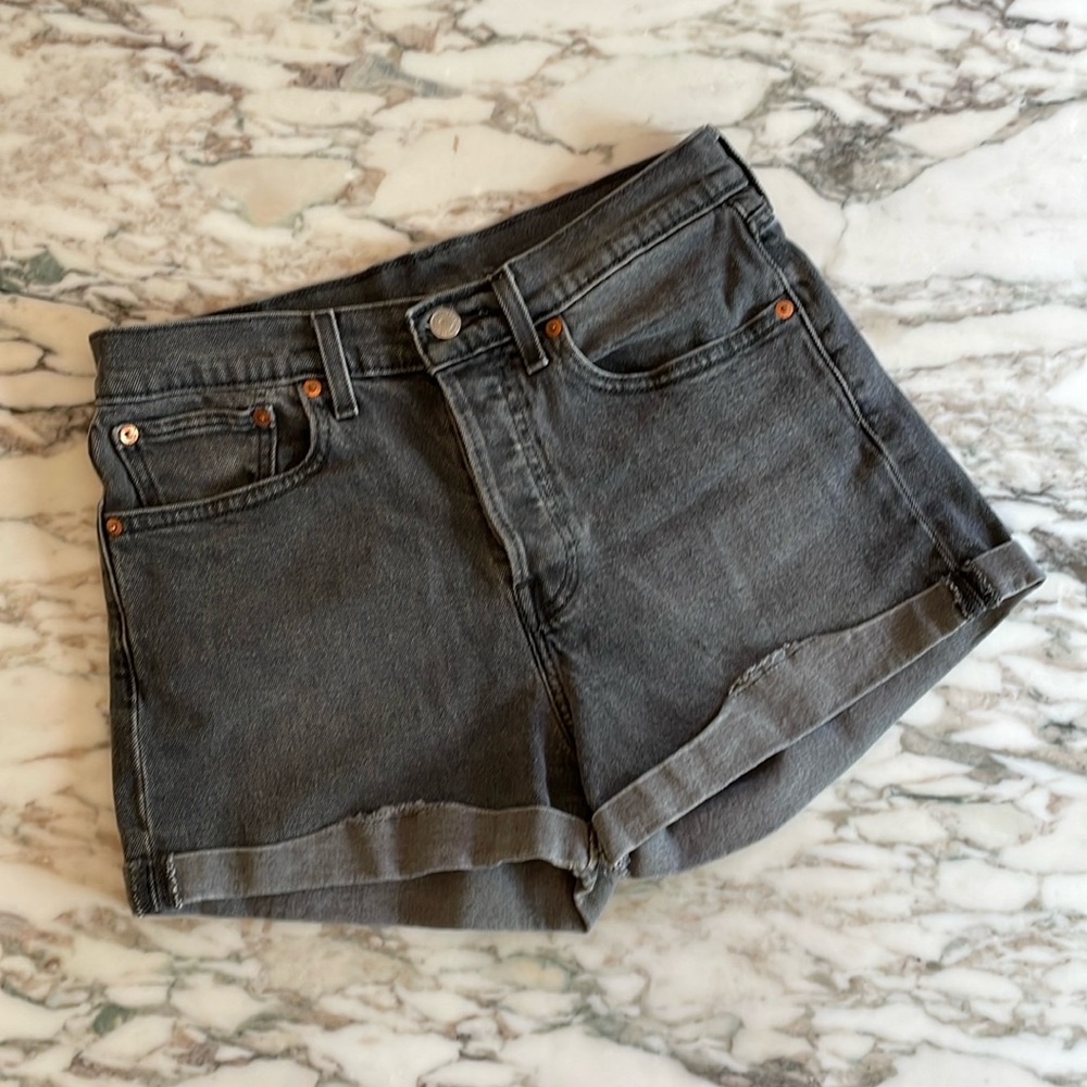 LEVI’S high-rise button fly denim short sz 30